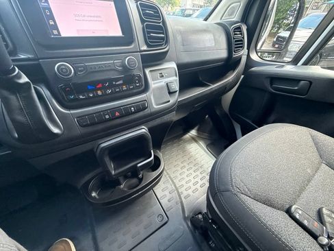 Used 2025 RAM ProMaster 2500 w/ U-Haul Equipment Group FWD image 18