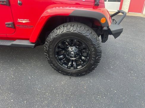 Used 2014 Jeep Wrangler Unlimited Sahara w/ Connectivity Group AWD/4WD image 7