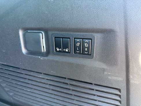 Used 2021 Chevrolet Suburban High Country AWD/4WD image 30