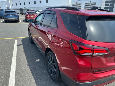 Certified 2022 Chevrolet Equinox RS w/ Infotainment Package image 4
