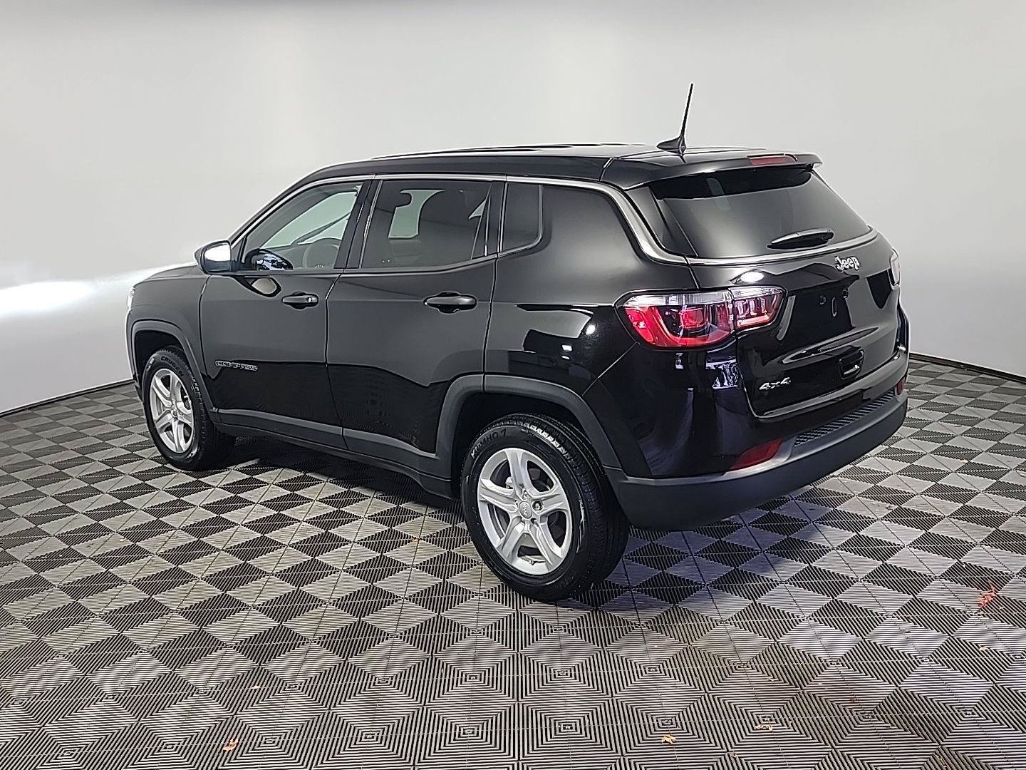 Used 2023 Jeep Compass Sport AWD/4WD image 9