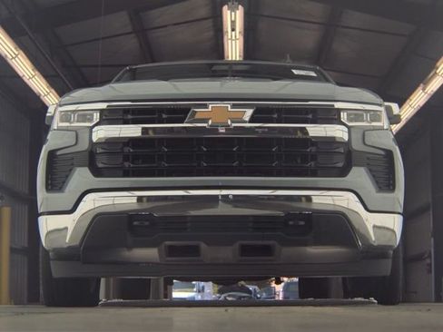 Used 2023 Chevrolet Silverado 1500 LT AWD/4WD image 2