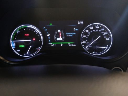 Used 2021 Toyota Sienna Limited image 21