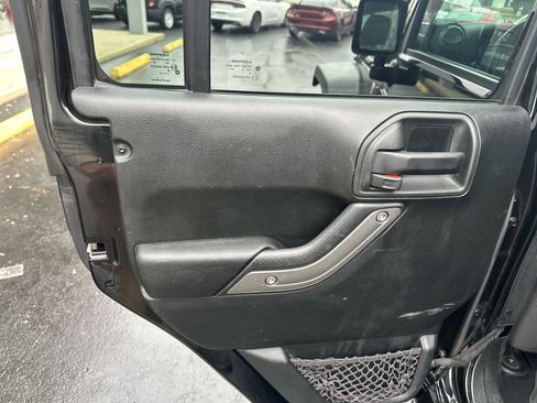 Used 2018 Jeep Wrangler Unlimited Sport S image 36