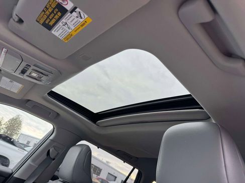 Used 2021 Toyota Highlander XLE image 18