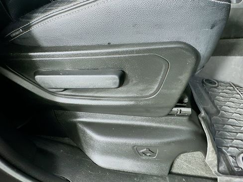 Used 2022 RAM 1500 Big Horn w/ Night Edition AWD/4WD image 23