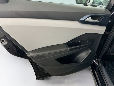 Used 2024 Volkswagen Taos SE w/ Panoramic Sunroof Package image 28