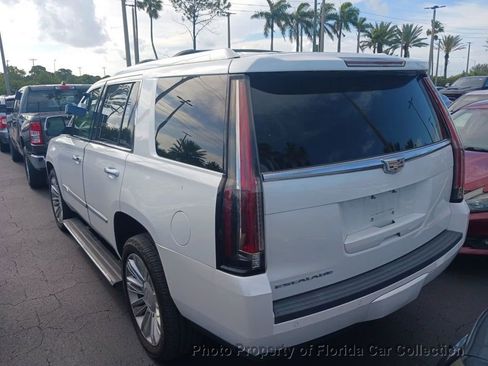 Used 2016 Cadillac Escalade Platinum RWD image 3