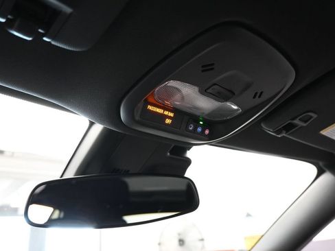 Used 2025 Chevrolet Trax RS FWD image 22