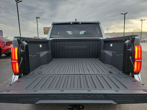 Used 2025 Toyota Tacoma TRD Off-Road image 8