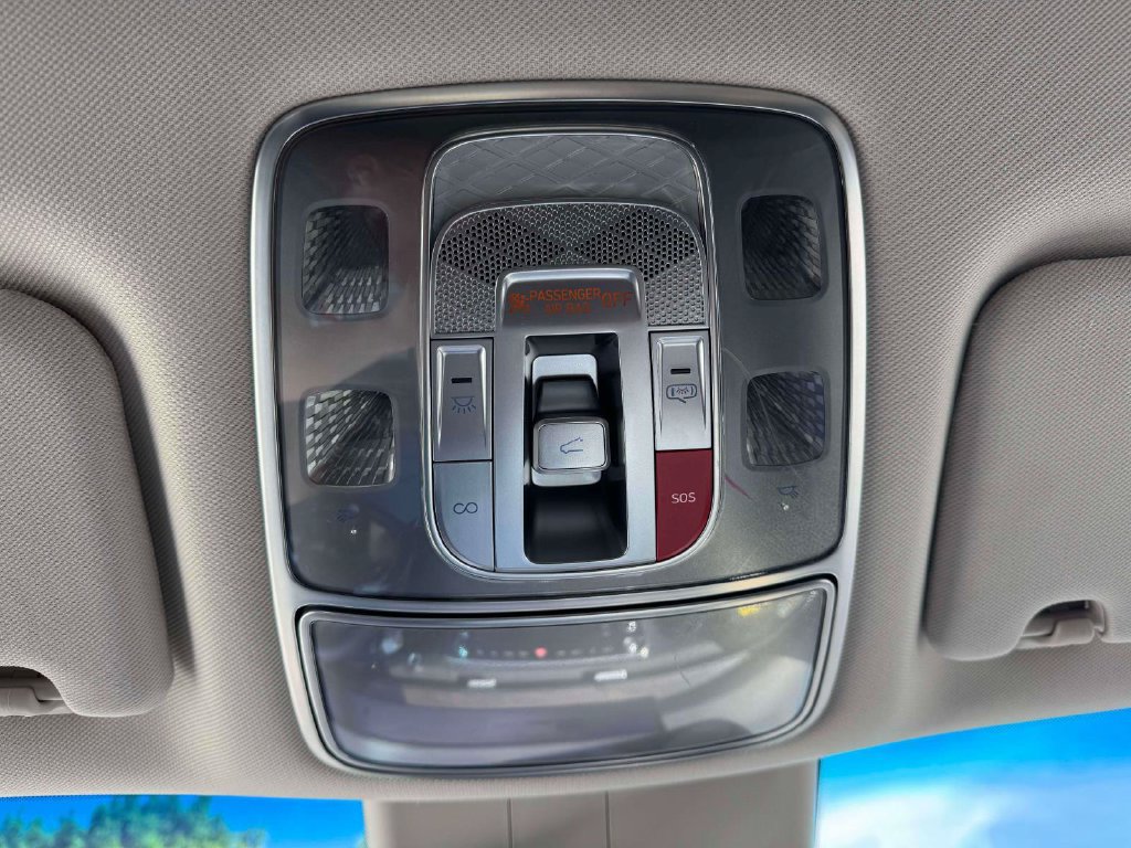 Certified 2025 Genesis GV80 2.5T Select AWD/4WD image 31