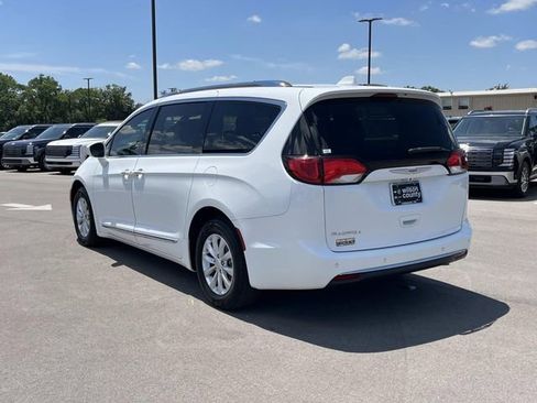 Used 2018 Chrysler Pacifica Touring-L FWD image 7