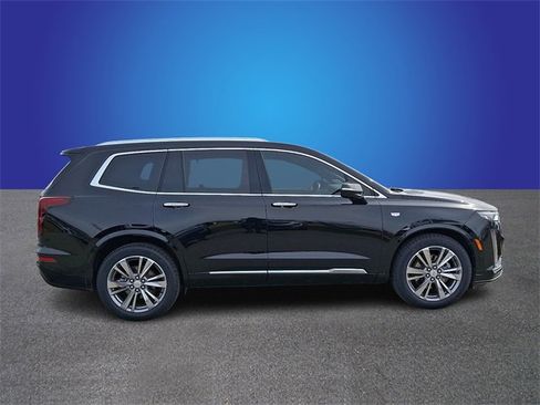 Used 2022 Cadillac XT6 Premium Luxury w/ Platinum Package image 4