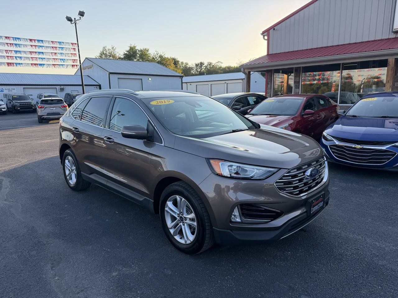 Used 2019 Ford Edge SEL w/ Cold Weather Package AWD/4WD image 2