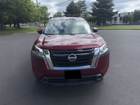 Used 2022 Nissan Pathfinder SV w/ SV Premium Package AWD/4WD image 2