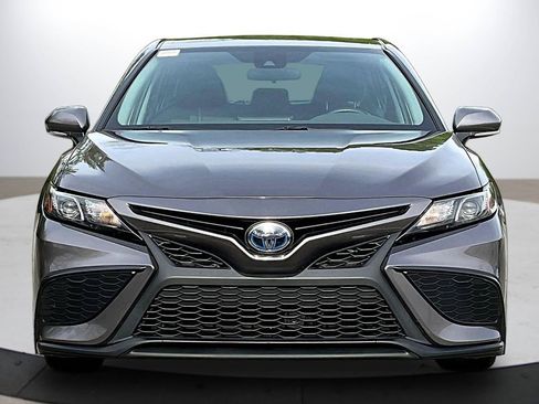 Used 2022 Toyota Camry SE FWD image 3