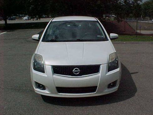 Used 2010 Nissan Sentra 2.0 SR FWD image 3