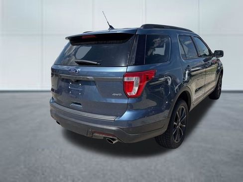 Used 2019 Ford Explorer XLT w/ XLT Sport Appearance Package AWD/4WD image 4
