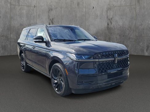 New 2025 Lincoln Navigator Reserve w/ Jet Appearance Package AWD/4WD image 33