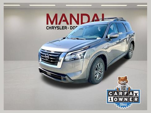 Used 2022 Nissan Pathfinder SV FWD image 1