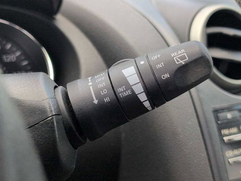 Used 2013 Nissan Rogue SV FWD image 25