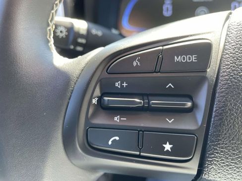 Used 2025 Hyundai Venue Limited image 22