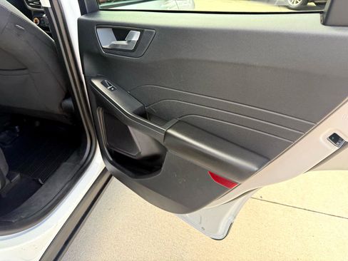 Used 2021 Ford Escape SE image 17