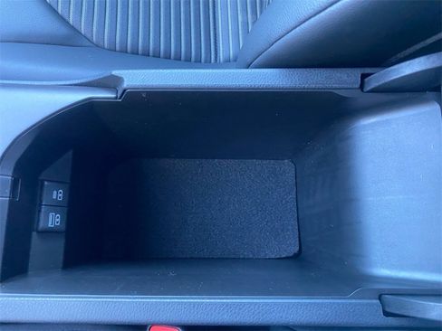 Used 2022 Toyota Camry SE image 25