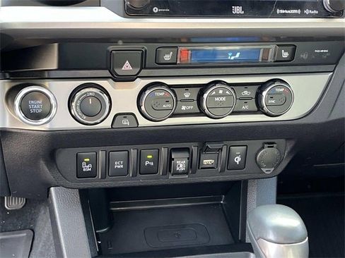 Used 2020 Toyota Tacoma Limited image 32