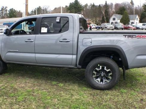 Used 2020 Toyota Tacoma TRD Off-Road w/ TRD Premium Off Road Package AWD/4WD image 6