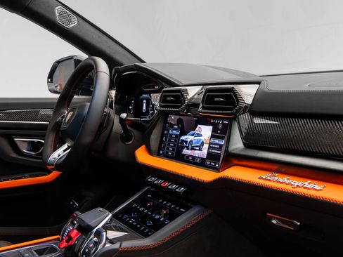 Used 2026 Lamborghini Urus SE AWD/4WD image 2