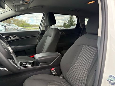 Used 2023 Kia Sportage LX AWD/4WD image 2