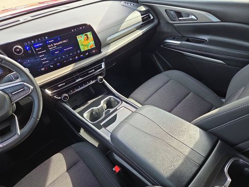 Used 2024 Chevrolet Traverse LT image 14