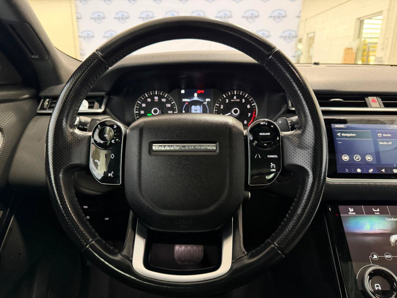 Used 2018 Land Rover Range Rover Velar S AWD/4WD image 31