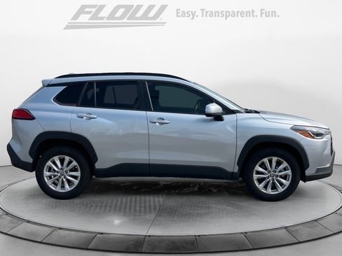 Used 2023 Toyota Corolla Cross LE FWD image 10