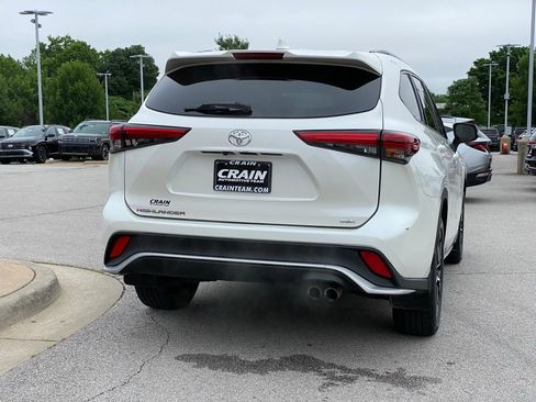 Used 2021 Toyota Highlander XSE FWD image 8