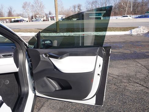 Used 2018 Tesla Model X 100D image 23