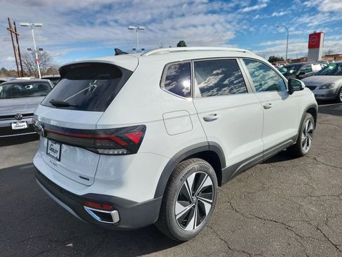 New 2026 Volkswagen Taos SE image 3