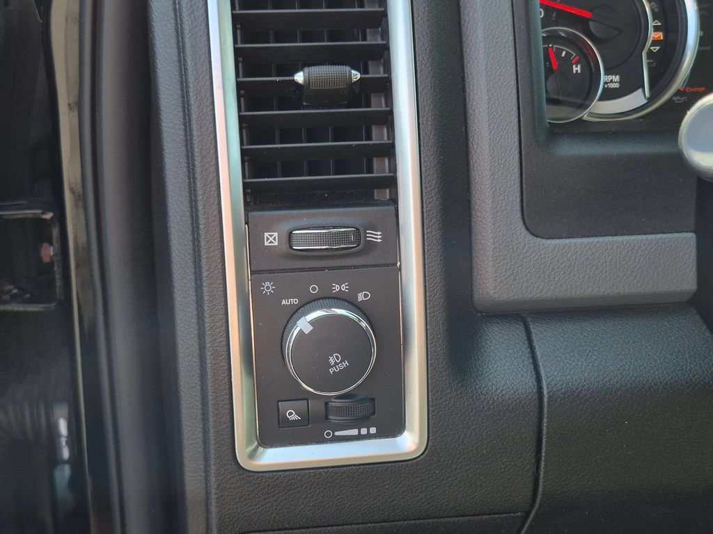 Used 2019 RAM 1500 Big Horn AWD/4WD image 14
