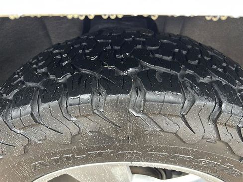 Used 2018 Chevrolet Silverado 1500 LT w/ LT Convenience Package image 10