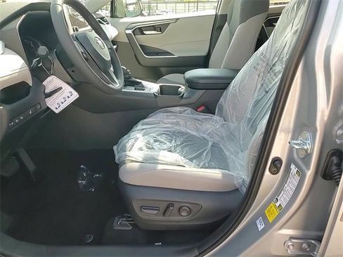 Used 2025 Toyota RAV4 XLE image 11