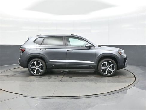 New 2026 Volkswagen Taos SEL image 8