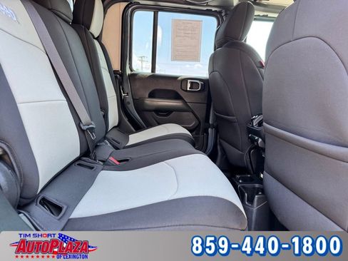 Used 2025 Jeep Gladiator Mojave w/ Convenience Group AWD/4WD image 39