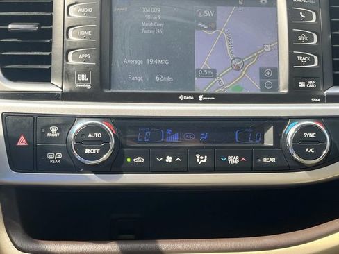 Used 2015 Toyota Highlander Limited Platinum AWD/4WD image 36