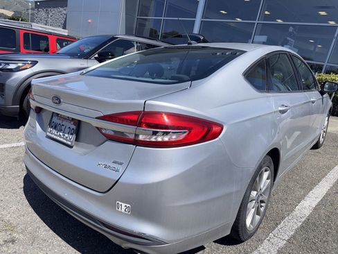 Used 2017 Ford Fusion SE FWD image 7