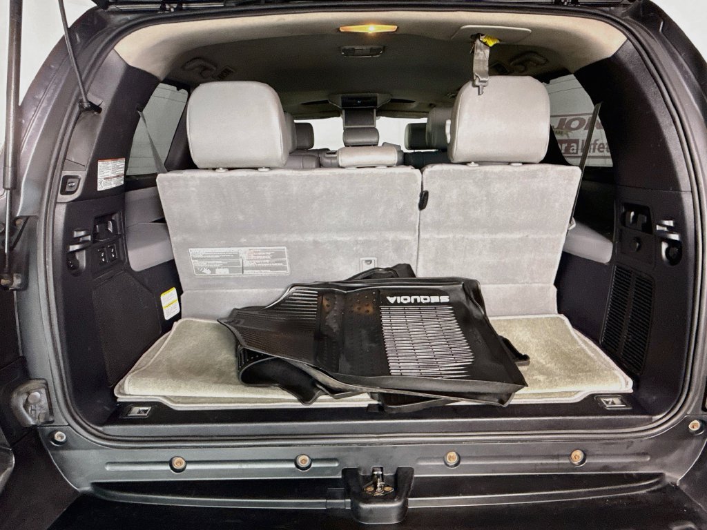 Used 2018 Toyota Sequoia Limited w/ Safety & Convenience Package AWD/4WD image 30