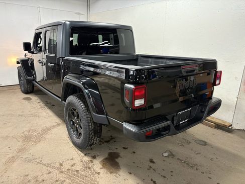 Used 2022 Jeep Gladiator Sport image 7