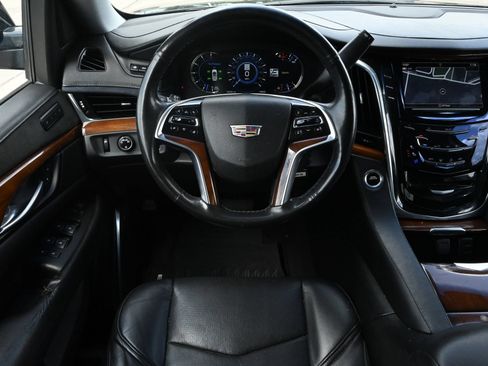 Used 2019 Cadillac Escalade Luxury RWD image 10