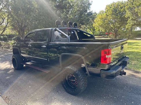 Used 2017 GMC Sierra 2500 Denali w/ Duramax Plus Package AWD/4WD image 5