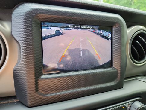 Used 2019 Jeep Wrangler Unlimited Sport S image 32